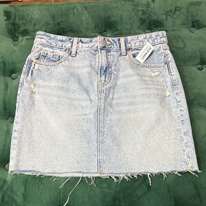 Old Navy Mid Rise Raw Hem Distressed Mini Skirt Size 6 NWT